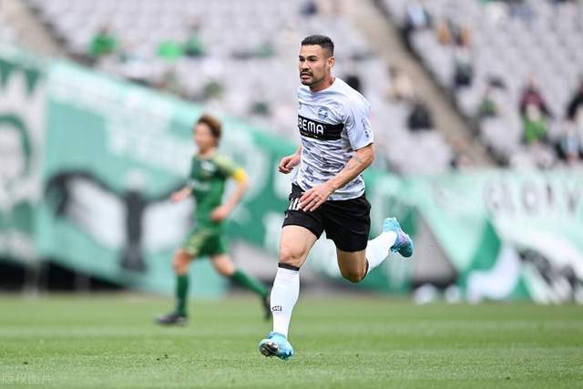 莱万加入欧冠百球俱乐部 进球效率比梅西C罗更高